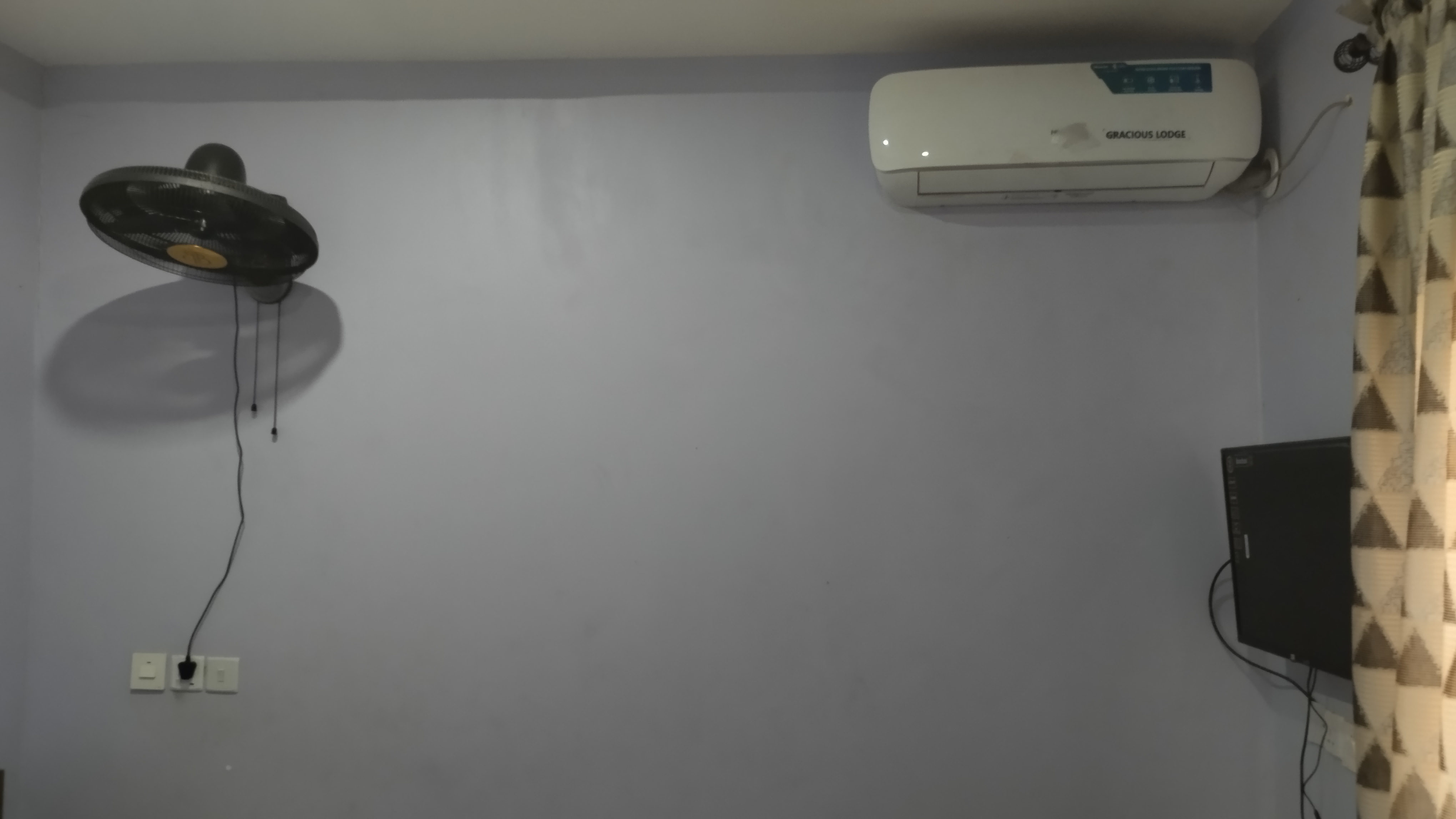 Gracious Lodge room 1 interior with air conditioning and flat-screen TV